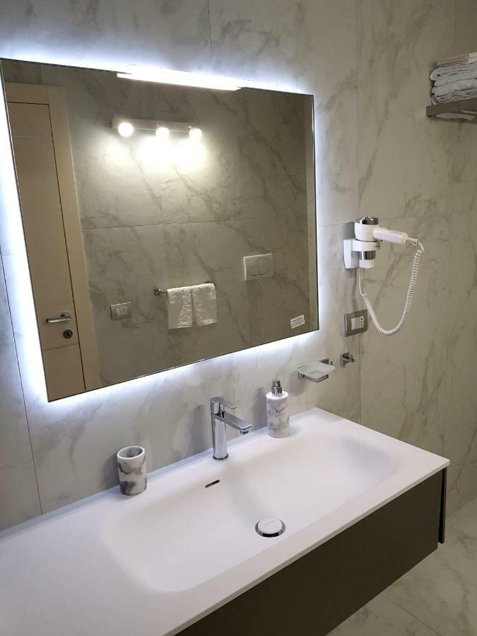 Deluxe Apartments Garda Sirmione Extérieur photo